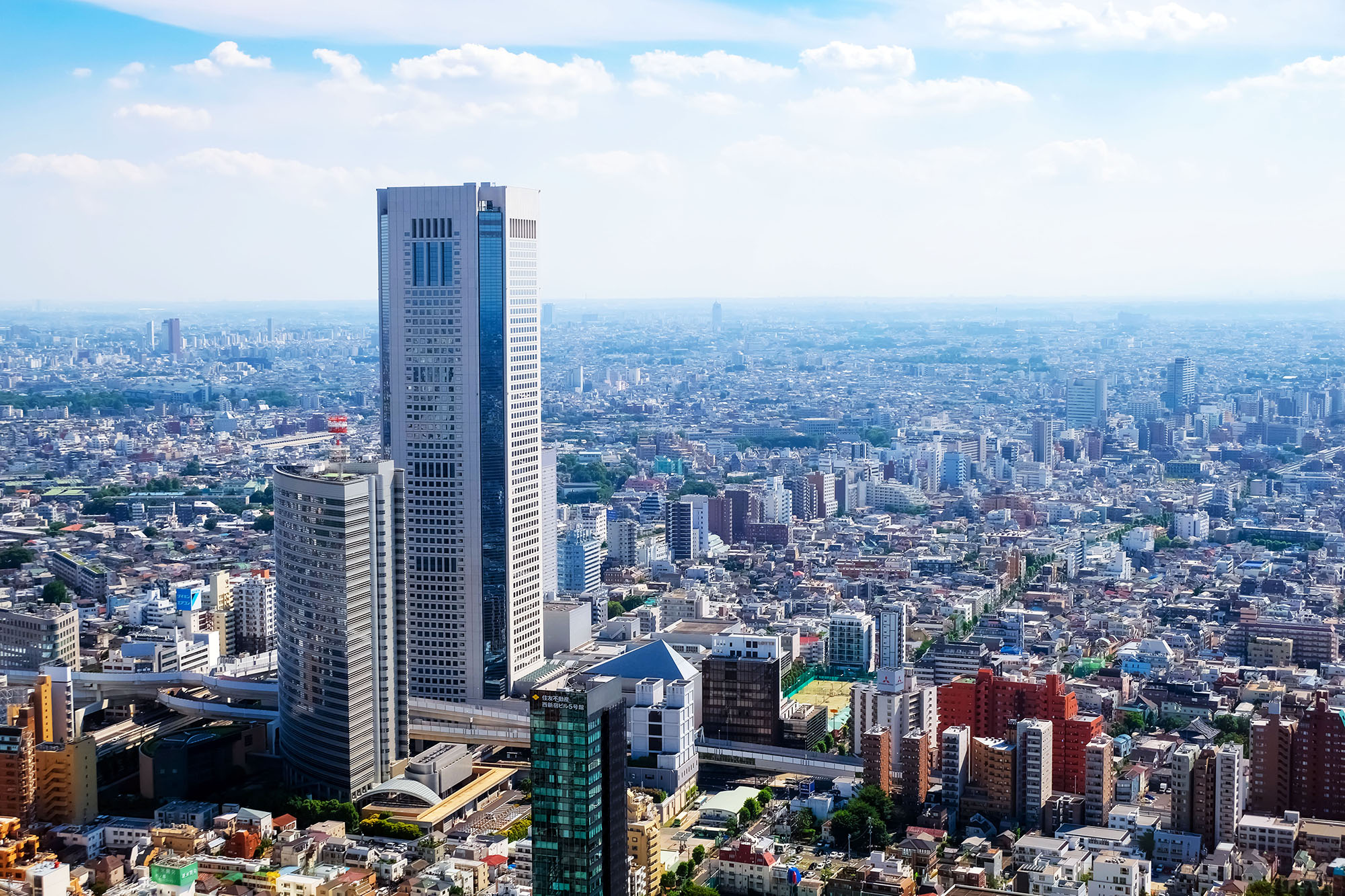 東京オペラシティタワー周辺の空撮。TDSEは27階に位置する